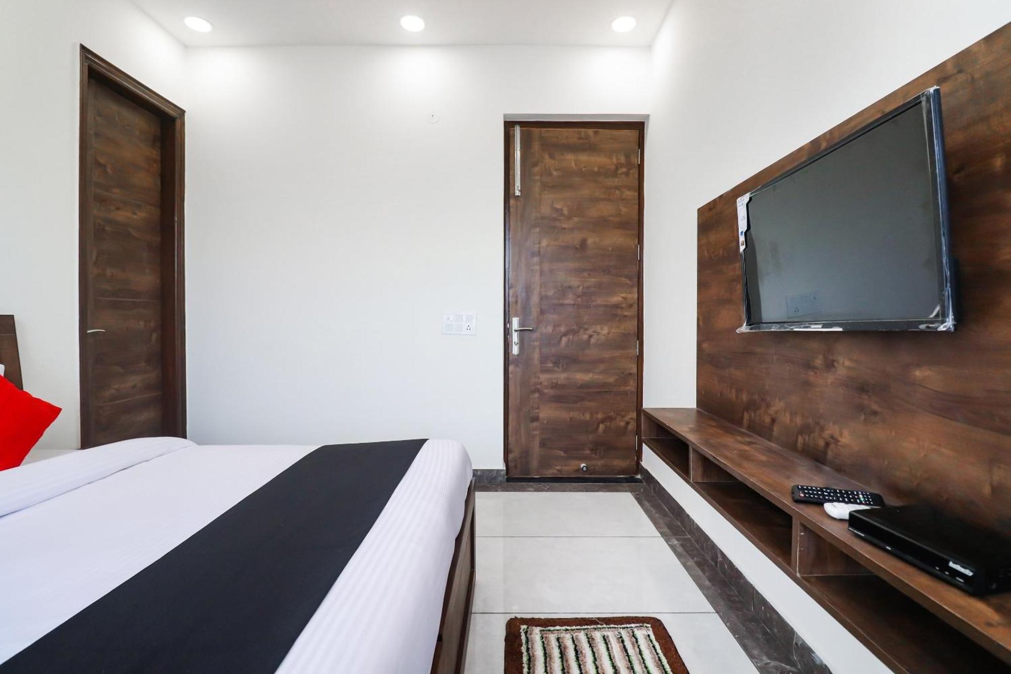 Collection O Green Leaf Residency Gurgaon Buitenkant foto